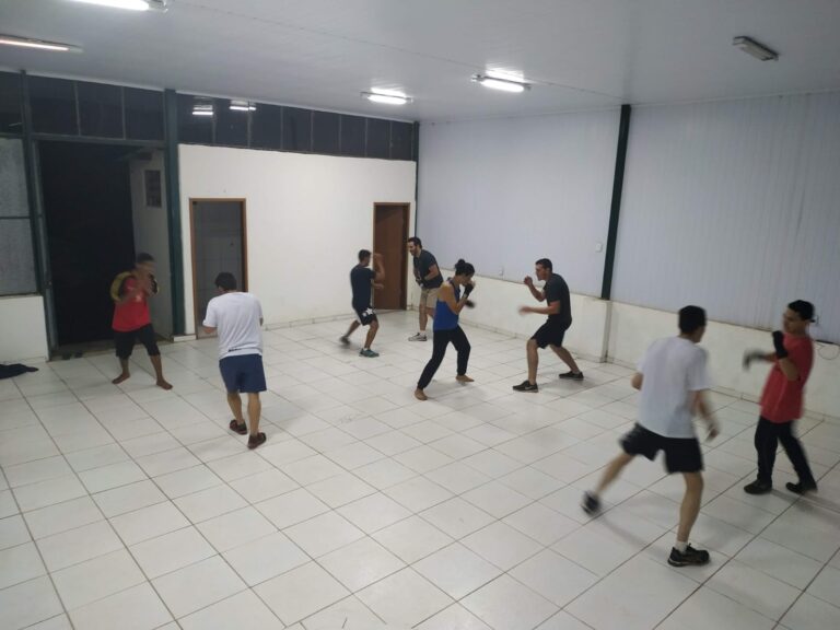 Boxe é movimento. Boxe é ritmo. Boxe é controle.